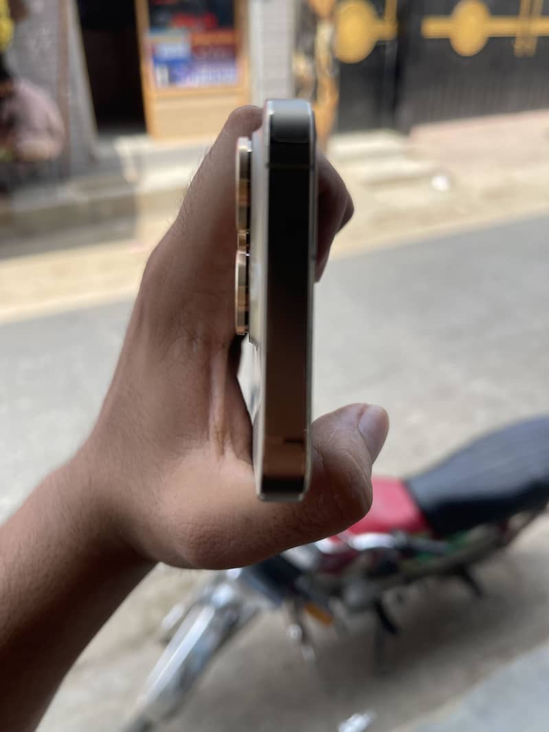 Apple iPhone 14 Pro 3