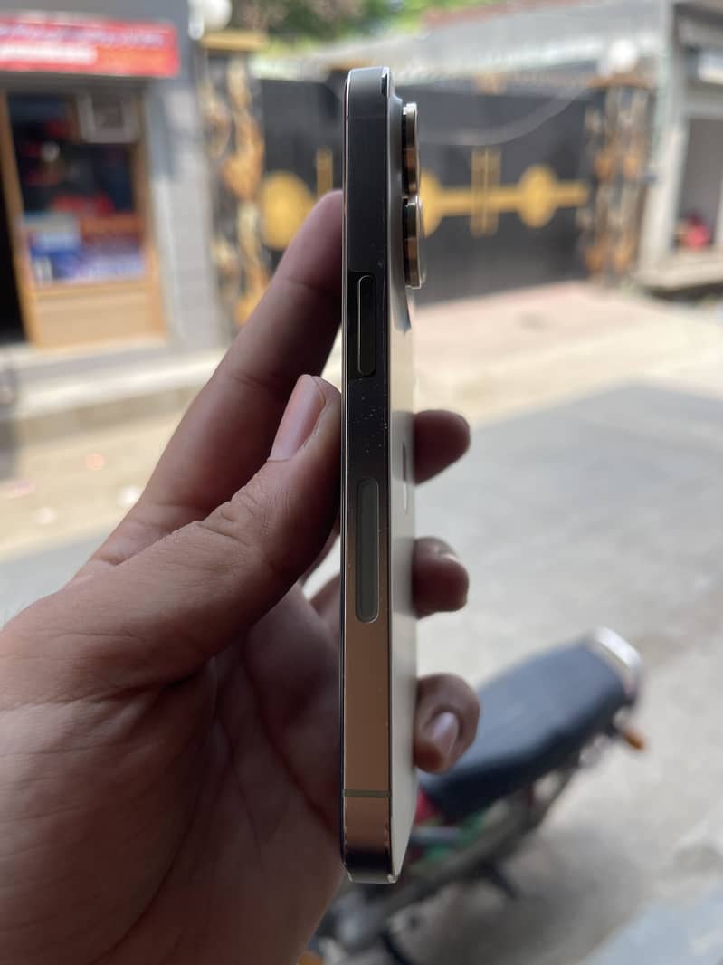 Apple iPhone 14 Pro 4