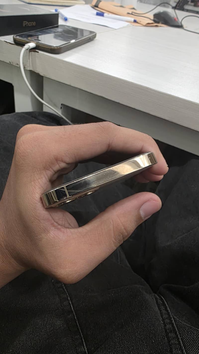 Apple iPhone 12 Pro 2
