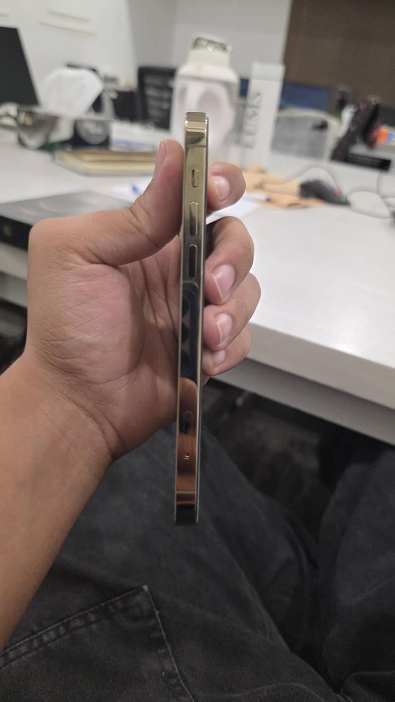 Apple iPhone 12 Pro 3