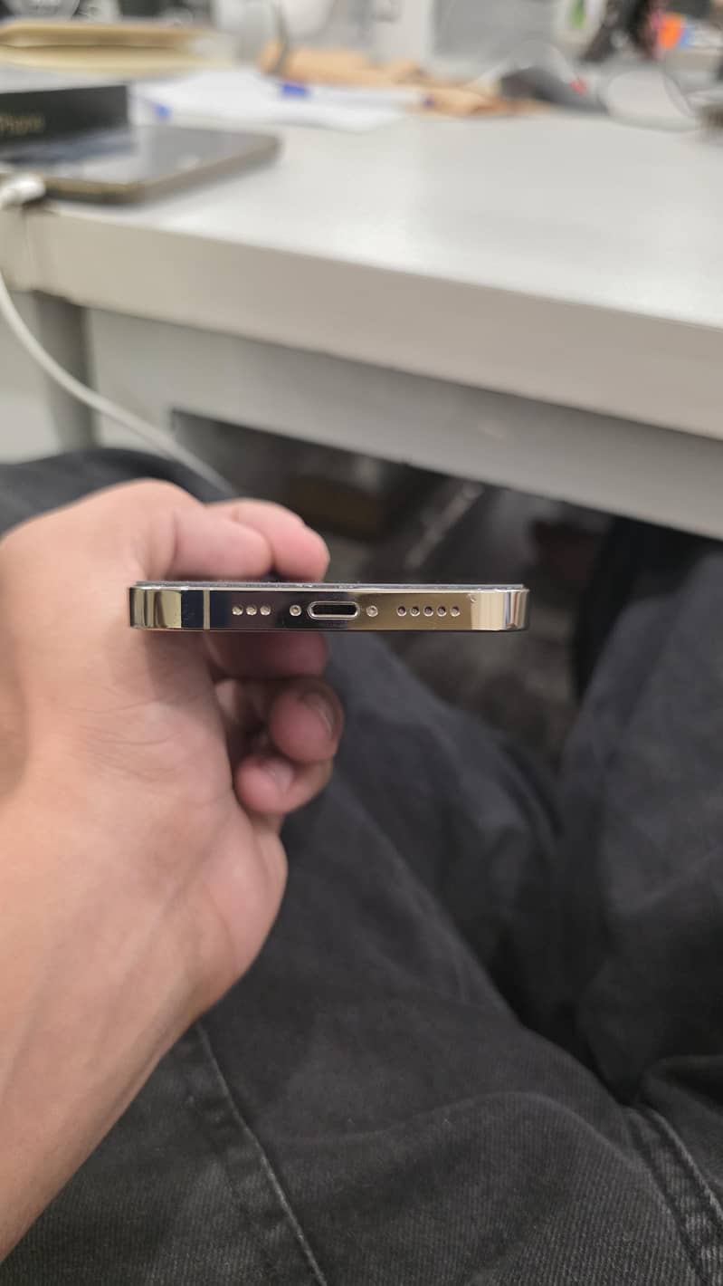 Apple iPhone 12 Pro 4