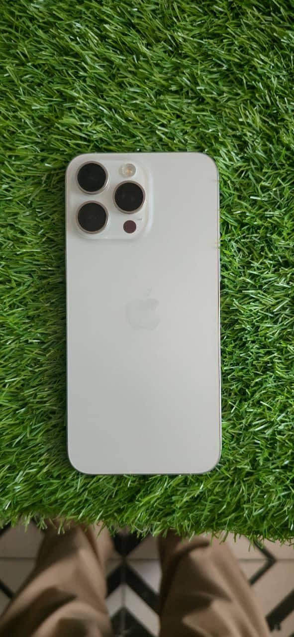 Apple iPhone 15 Pro Max 0