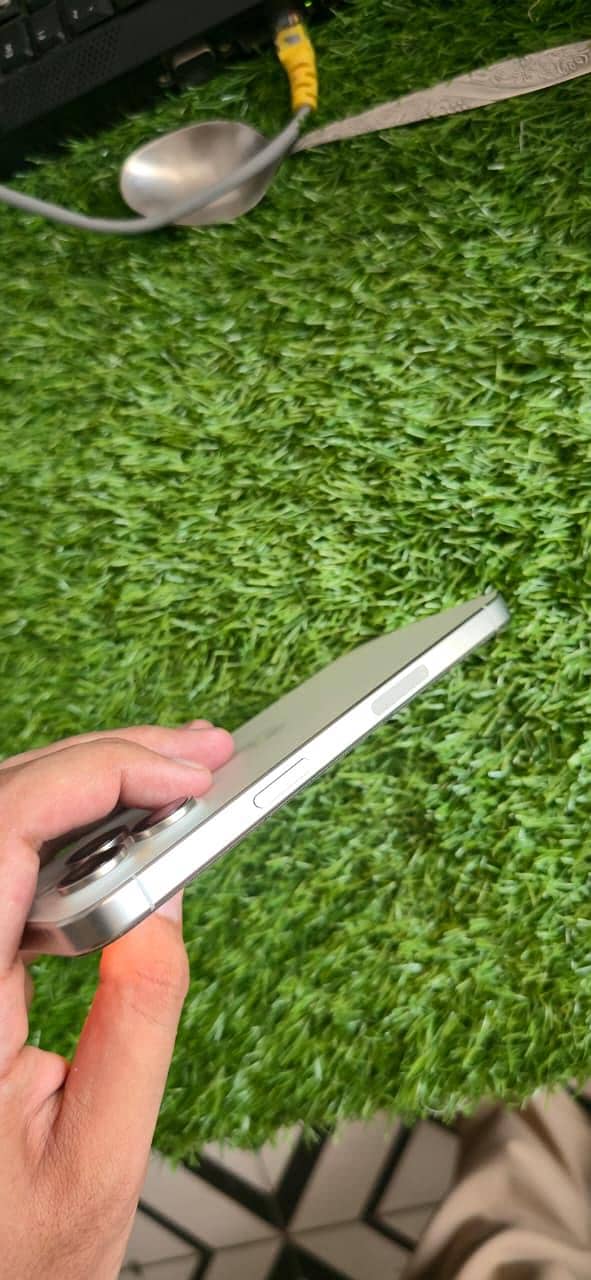 Apple iPhone 15 Pro Max 5