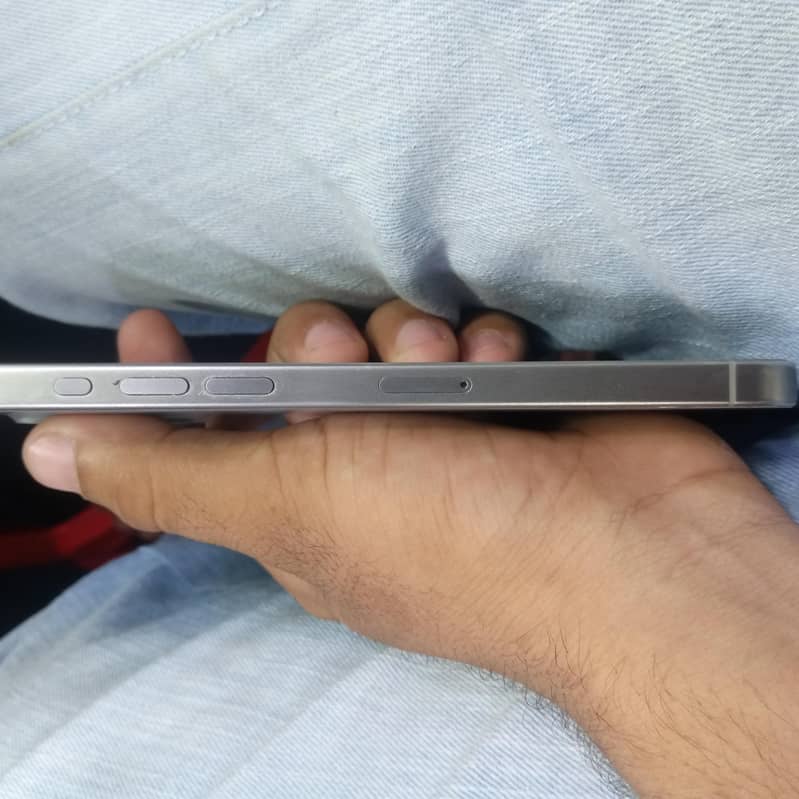 Apple iPhone 15 Pro Max 2