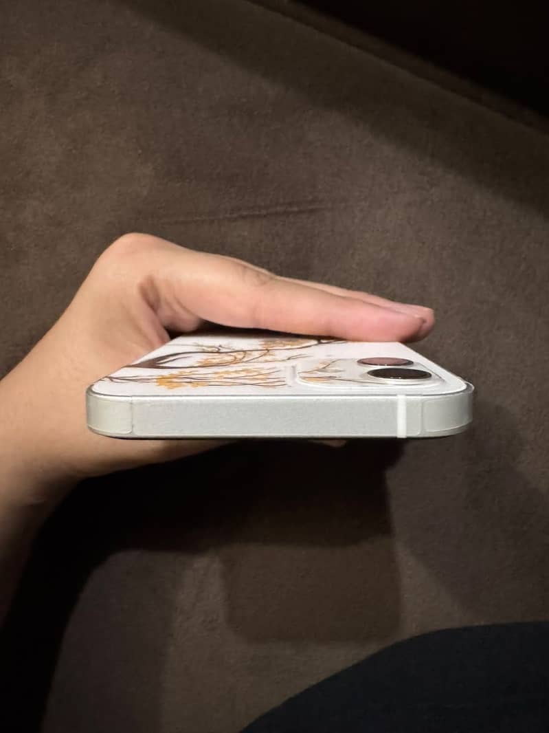 Apple iPhone 12 4