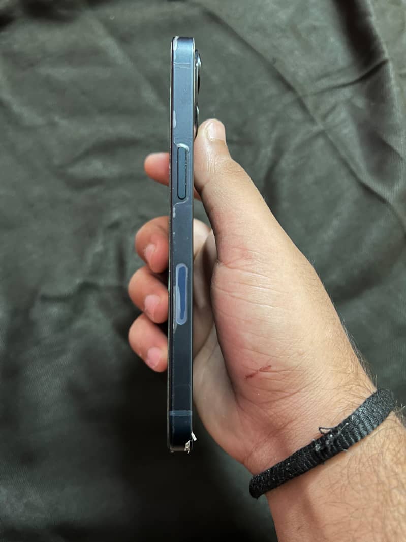 Apple iPhone 13 2