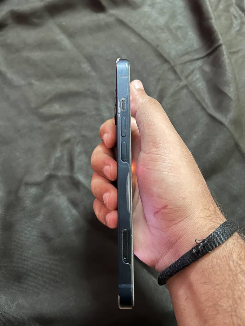 Apple iPhone 13 3