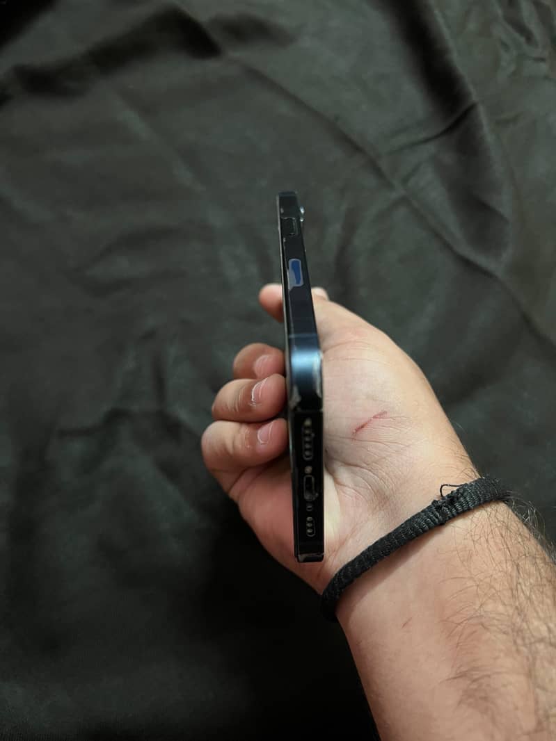 Apple iPhone 13 4