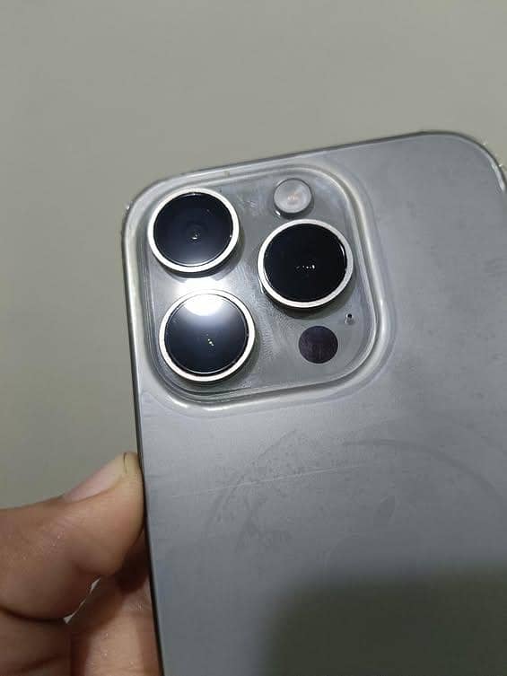 Apple iPhone 15 Pro 2