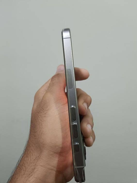 Apple iPhone 15 Pro 3