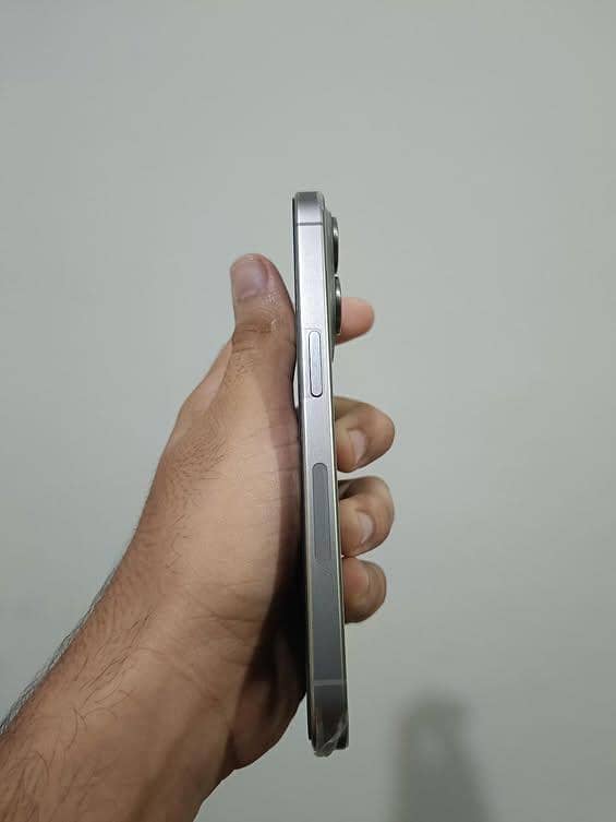 Apple iPhone 15 Pro 6