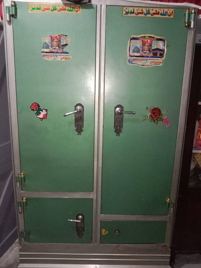 wardrobe 0