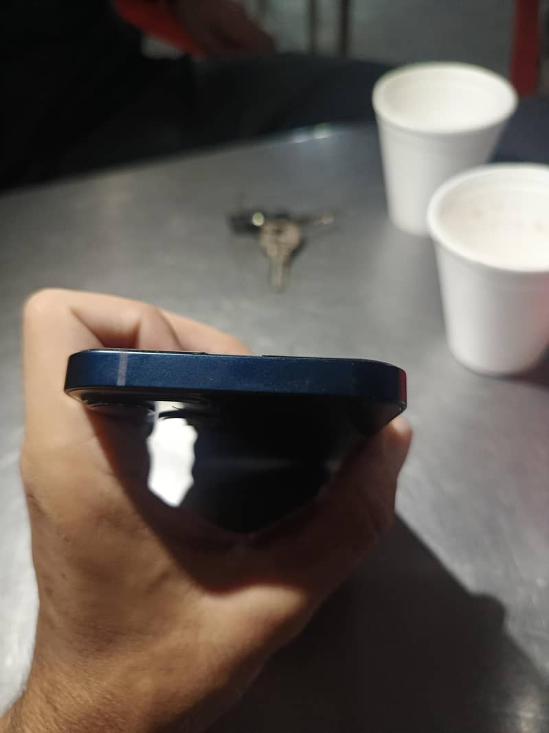Apple iPhone 13 2