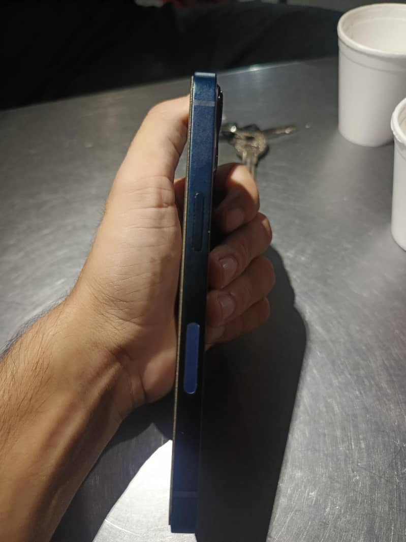 Apple iPhone 13 5