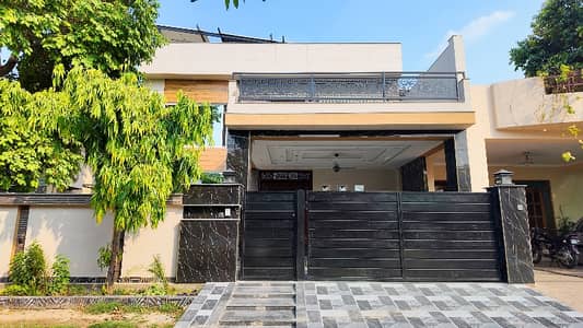 Stunning 12 Marla Luxury Villa In Askari 5 Lahore Ready To Move