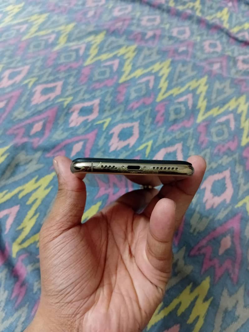 Apple iPhone XS Max 3