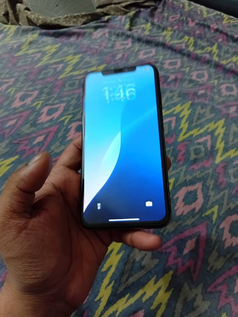 Apple iPhone XS Max 4