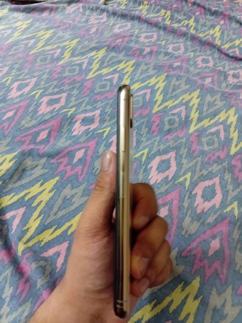 Apple iPhone XS Max 5