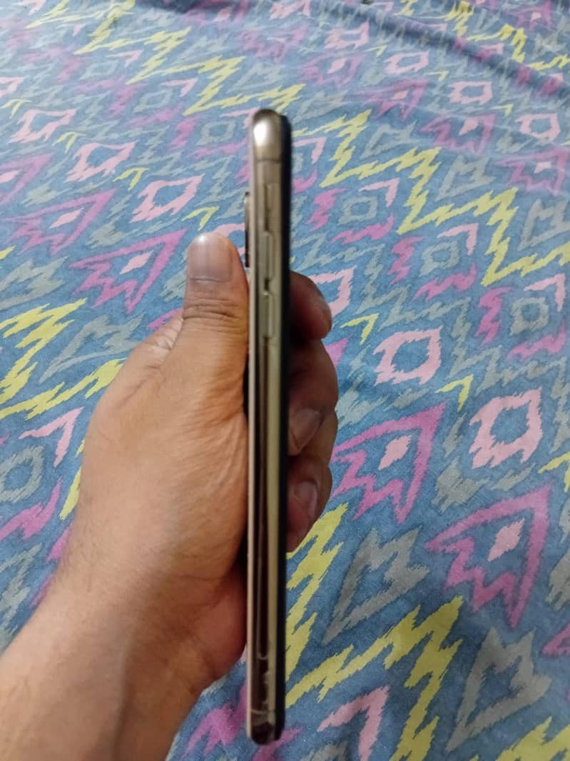 Apple iPhone XS Max 6