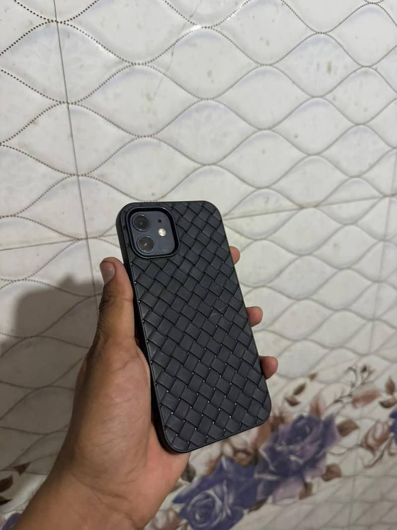Apple iPhone 12 1