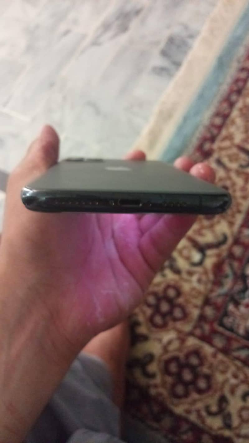 Apple iPhone 11 Pro Max 1