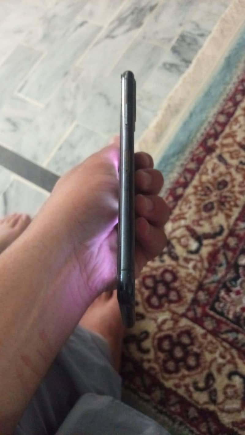 Apple iPhone 11 Pro Max 2