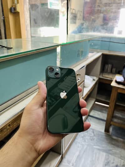 Apple iPhone 13