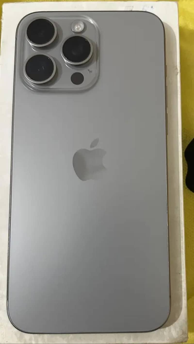 Apple iPhone 15 Pro Max 2