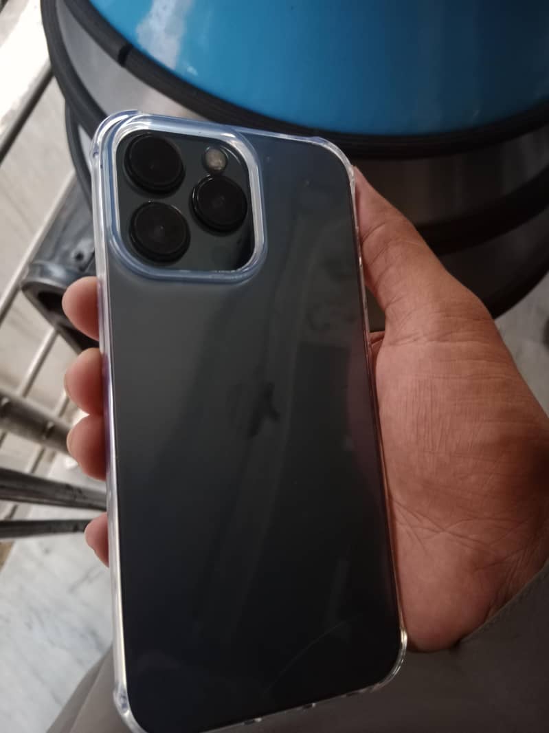 Apple iPhone 14 Pro Max 1