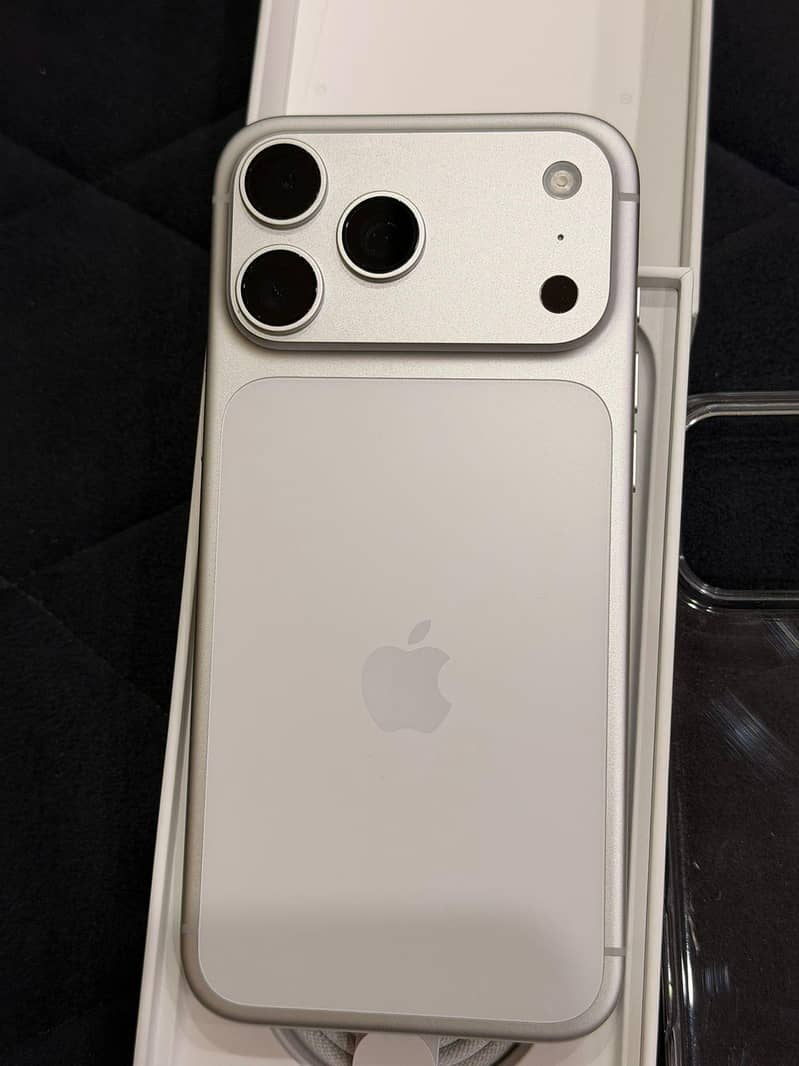 Apple iPhone 17 Pro Max 0