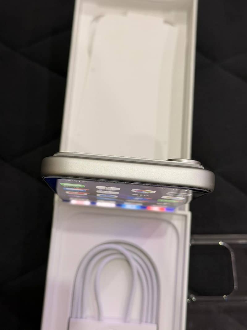 Apple iPhone 17 Pro Max 1