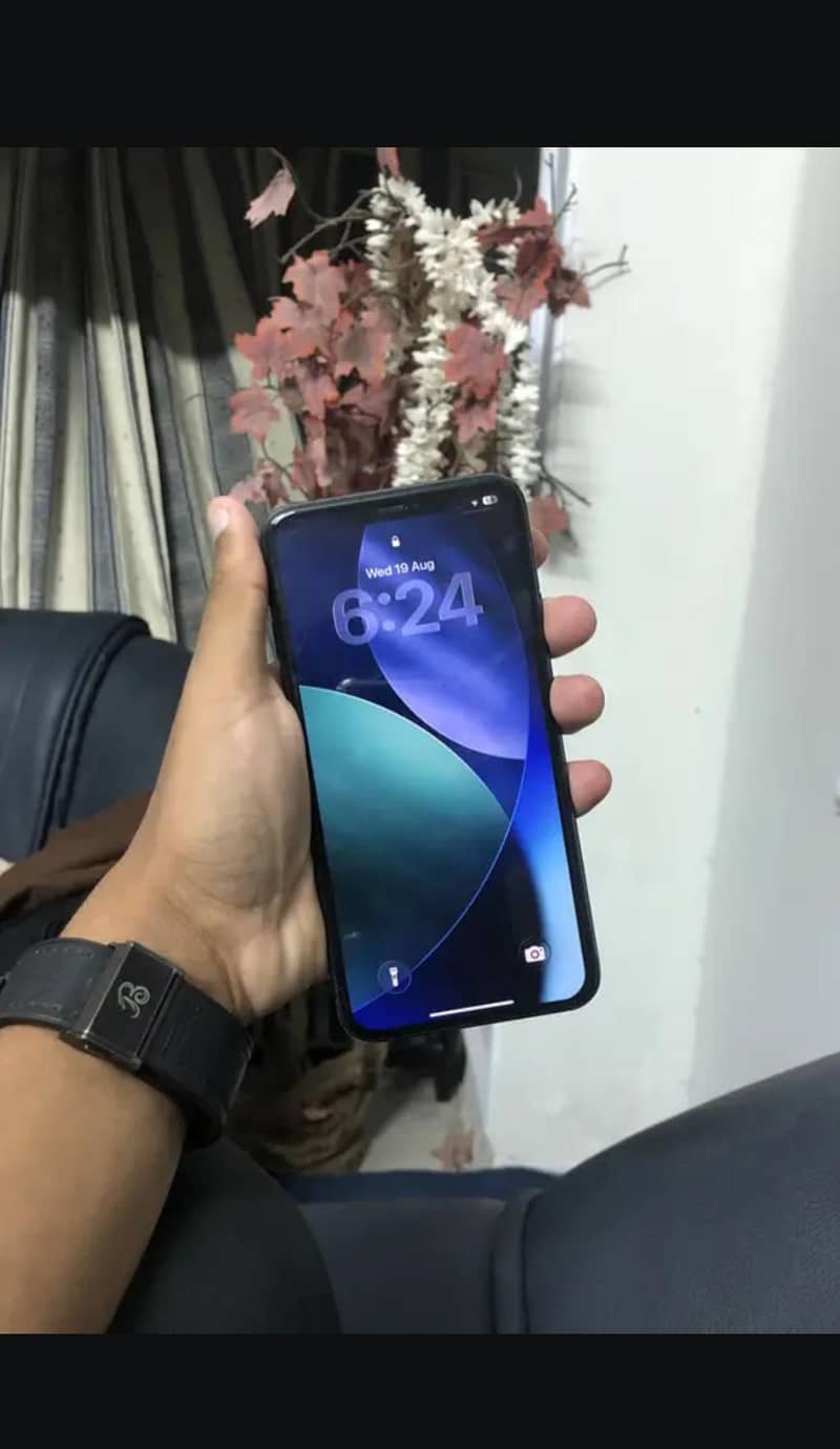 Apple iPhone 11 Pro Max 4