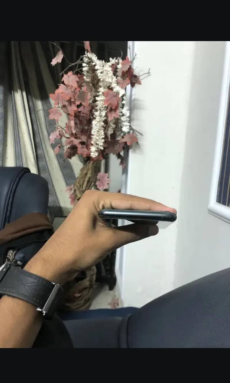 Apple iPhone 11 Pro Max 6