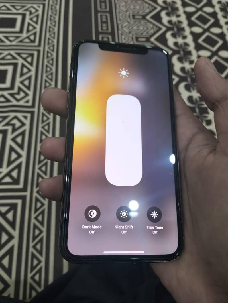 Apple iPhone XS 4