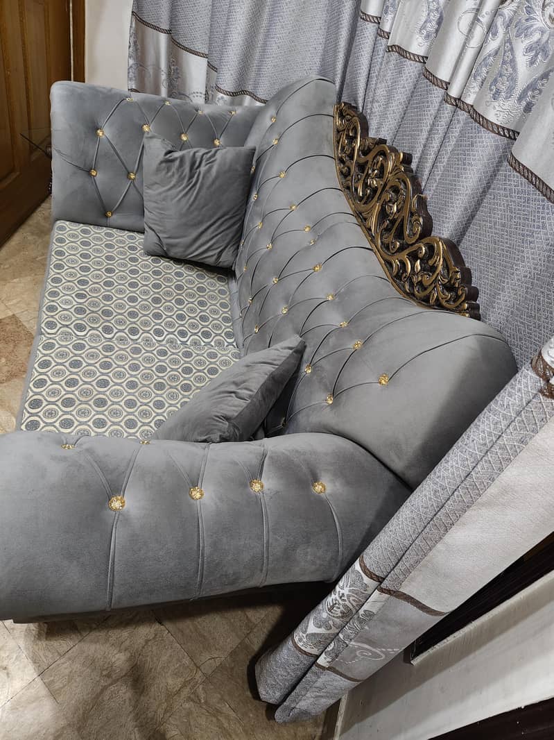 sofas table and deewan 0