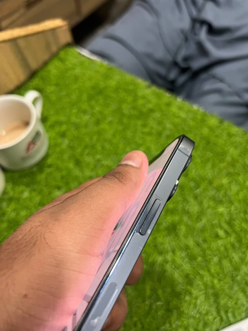 Apple iPhone 13 Pro 2