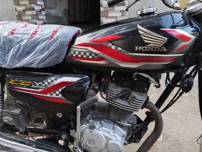 Honda cg125 2024 ke 7 month ki bike h first owner he karachi numhe he