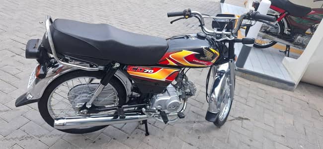Honda 70cd 2026 black