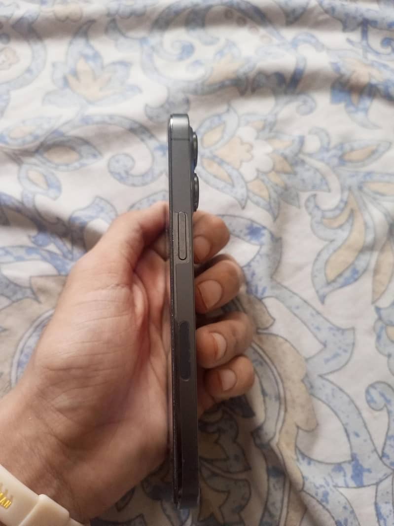 Apple iPhone 13 Pro 2