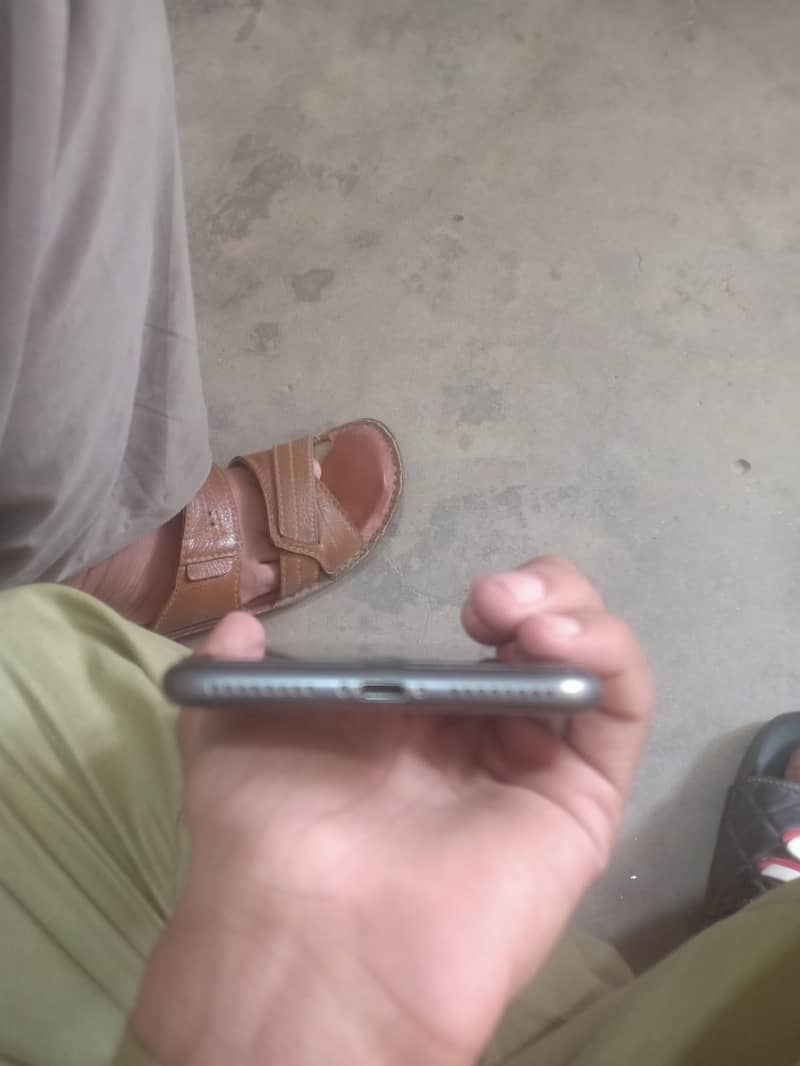 Apple iPhone 8 Plus 2
