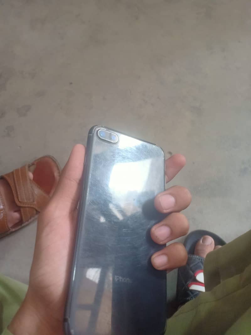 Apple iPhone 8 Plus 4