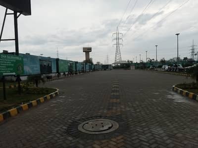 A Facing Park Residential Plot Of 5 Marla In Gujranwala