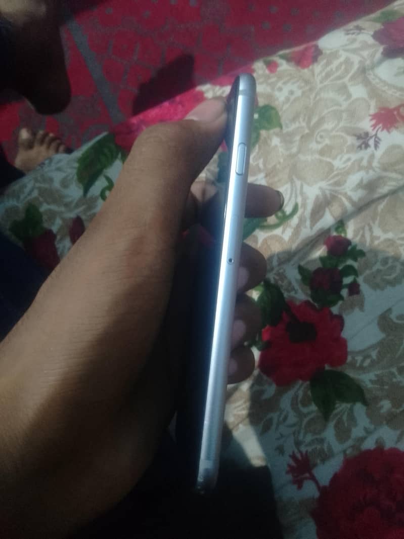 Apple iPhone 6S 3