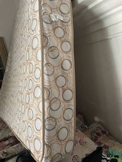 Mattress almost new - spring mattress