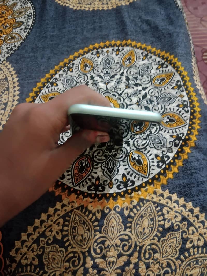 Apple iPhone 11 3