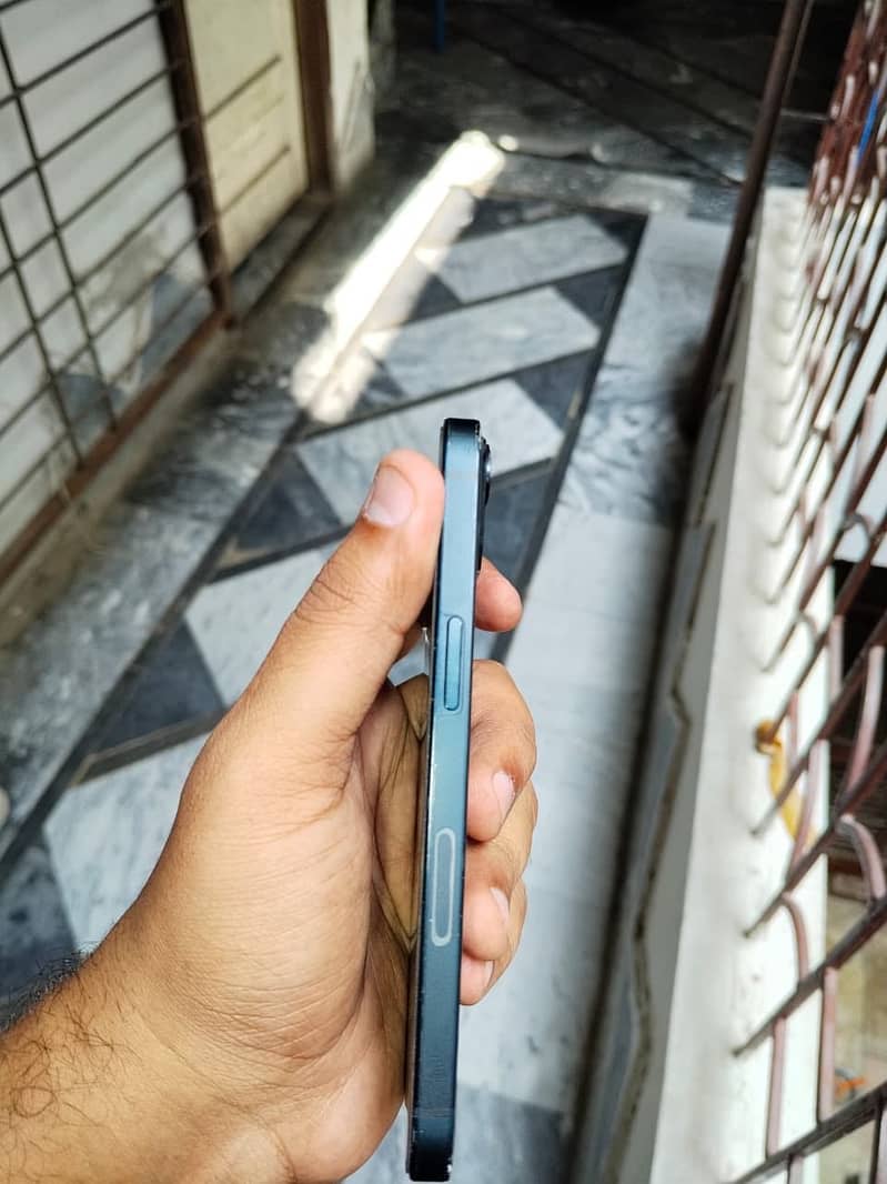 Apple iPhone 13 1
