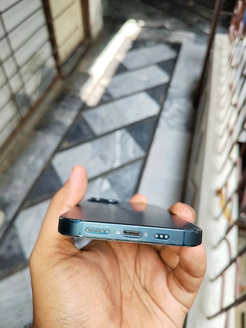 Apple iPhone 13 4