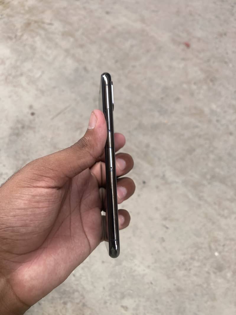 Apple iPhone XS 1