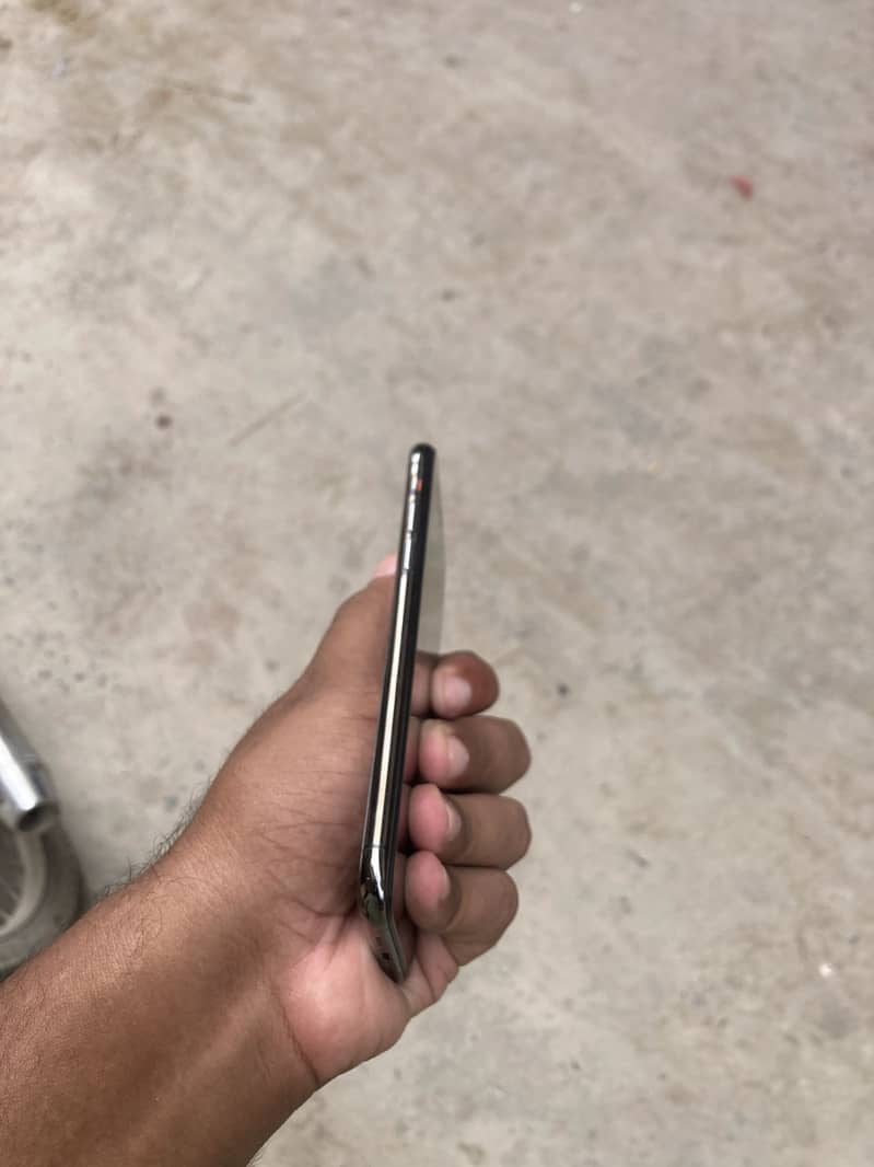 Apple iPhone XS 3
