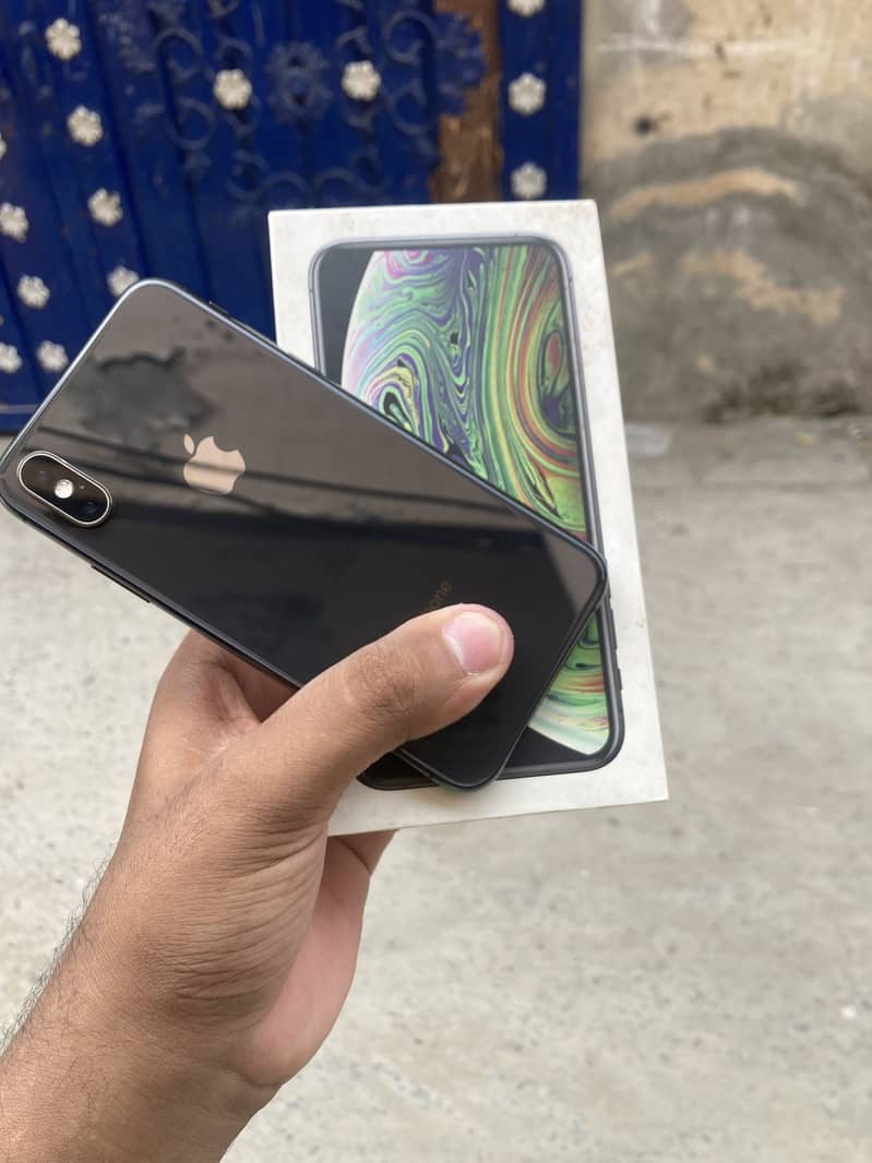 Apple iPhone XS 4